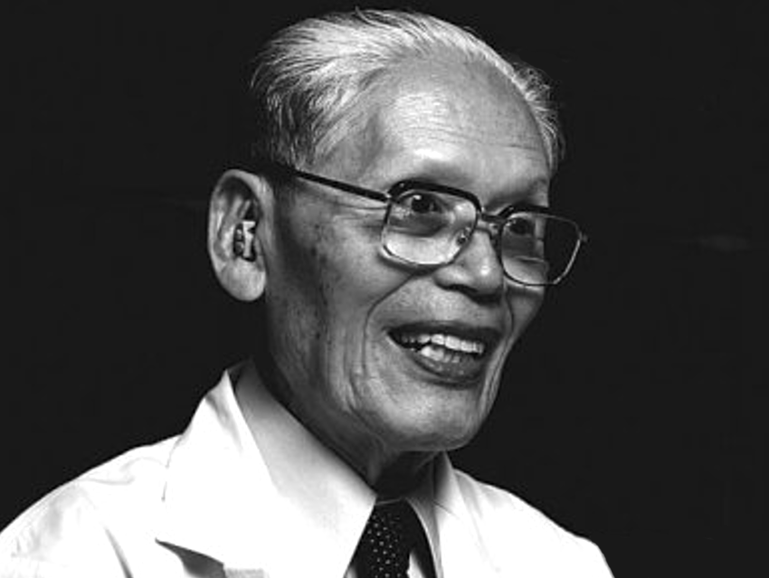 Tetsuo Nozoe: Organic Chemist and Autograph Collector