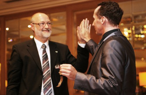 GDCh President Michael Dröscher with magician Andy Häussler