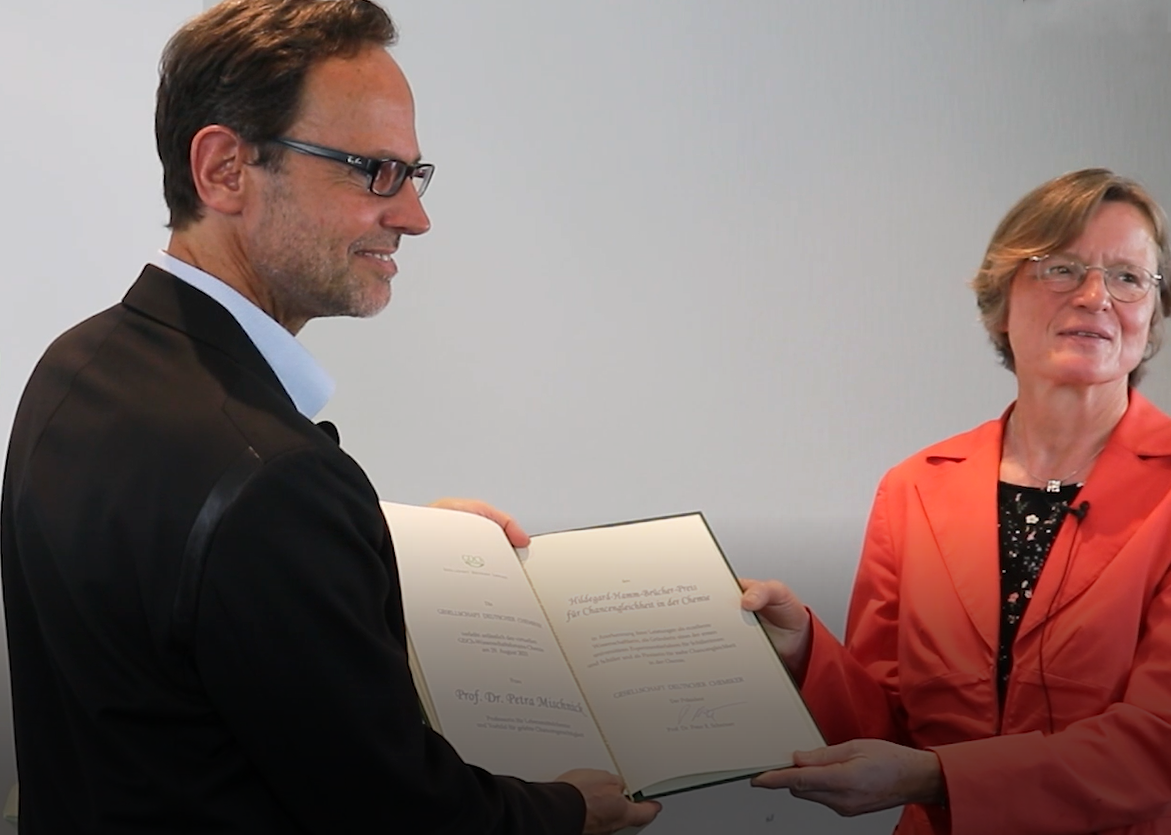 Petra Mischnick receives the inaugural Hildegard Hamm-Brücher Award for Equal Opportunities in Chemistry