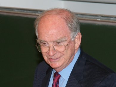 J. M. Thomas Delivers Third Gerhard Ertl Lecture