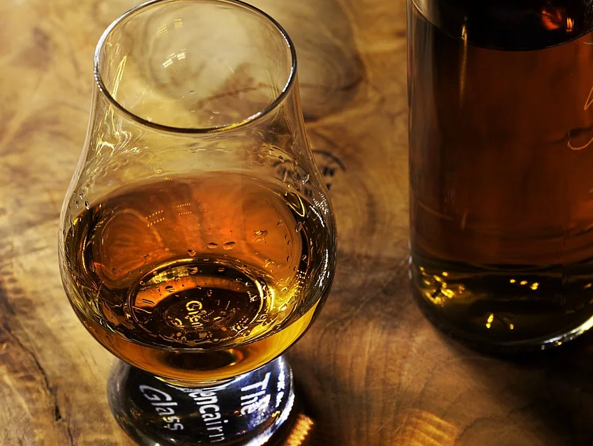 Using Carbon Isotopes to Fight Fraudulent Whisky